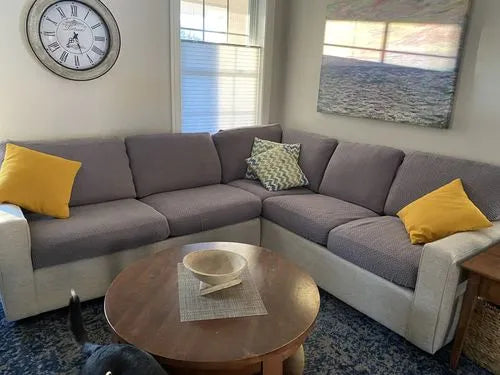 Klantfoto van een bank met FancySofas Classic bankhoezen in de kleur Elephant Grey.