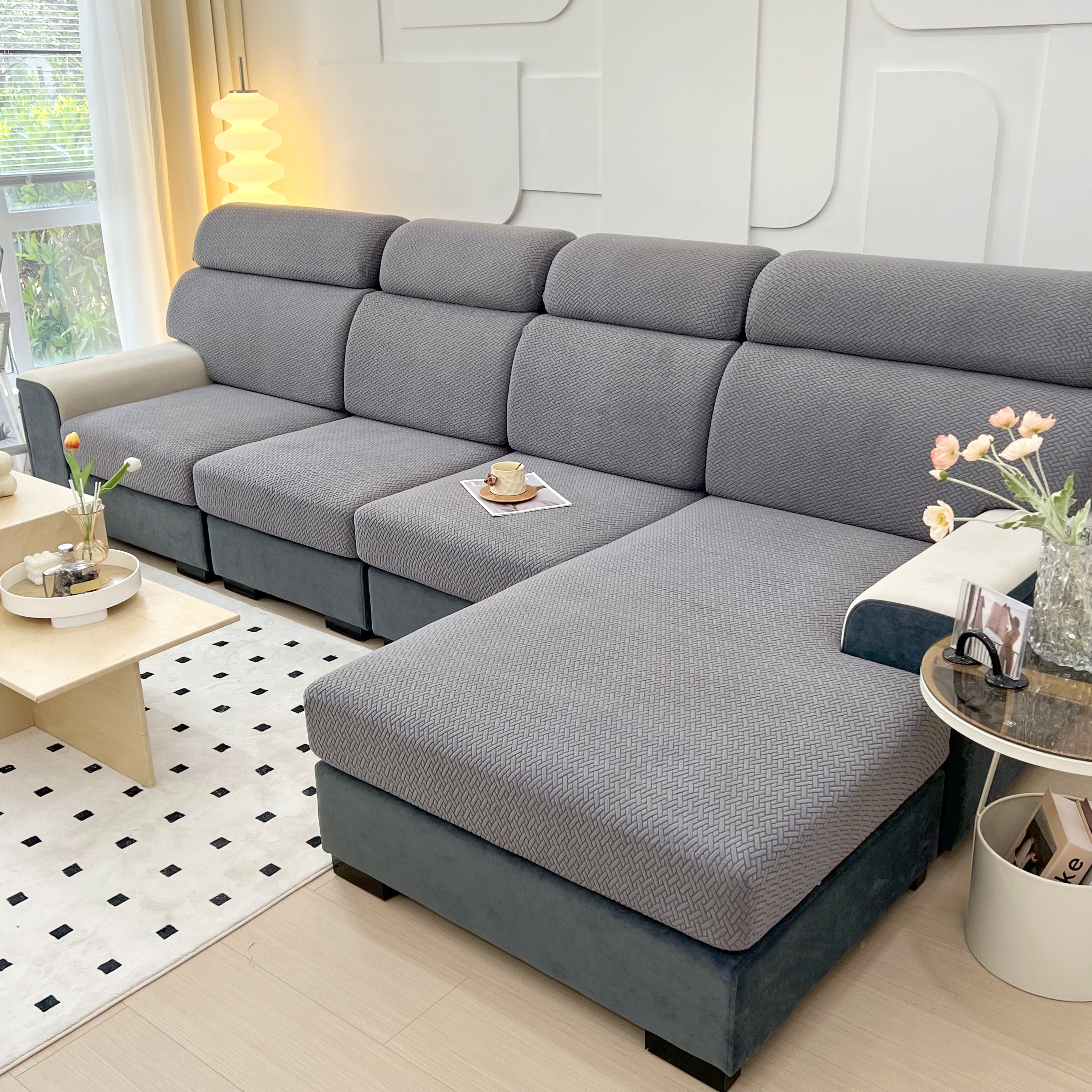 Bank met FancySofas Classic bankhoezen in de kleur Elephant Grey, machinewasbaar, strak en stijlvol, bedekt de hele bank.