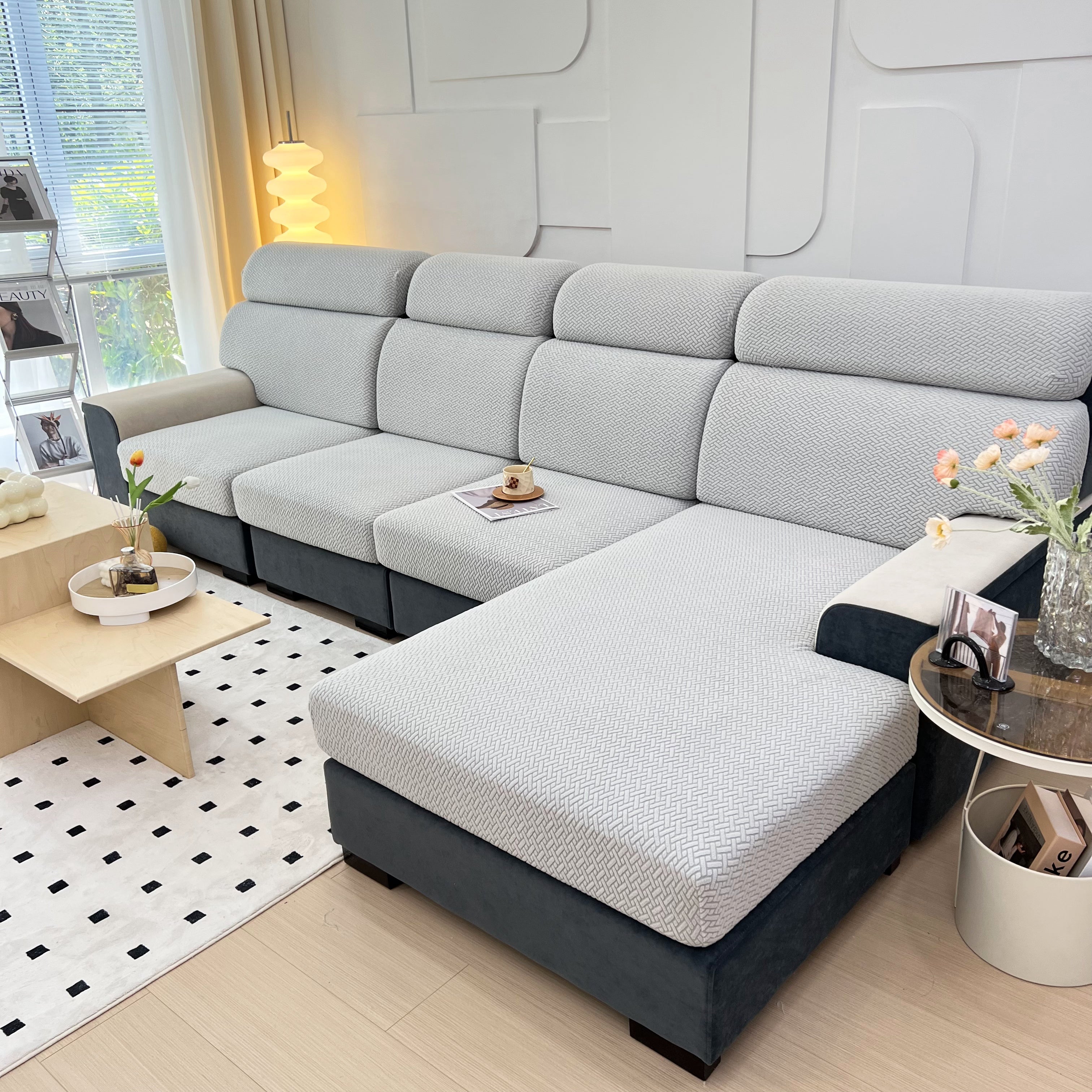Bank met FancySofas Classic bankhoezen in de kleur Steel Grey, machinewasbaar, strak en stijlvol, bedekt de hele bank.